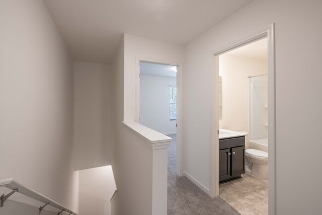 Building Photo - 3 Bedroom Townhome Main Street Pineville - AVAILABLE JUNE 2026