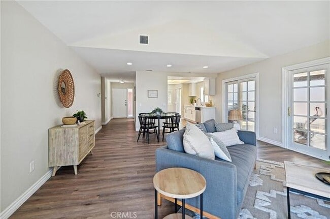 Building Photo - 1224 Fairway Cir