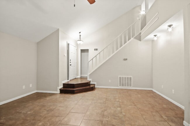 Building Photo - 7812 Theissetta Dr