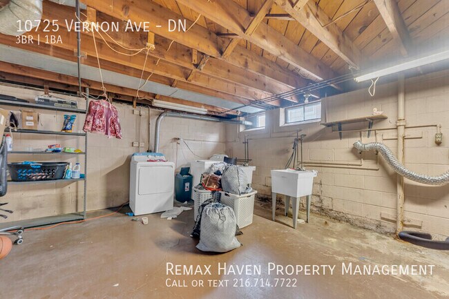 Building Photo - 10725 Vernon Ave
