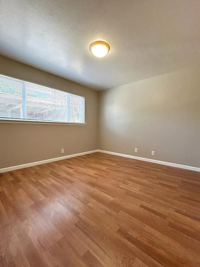 Building Photo - 3273 Lynde St