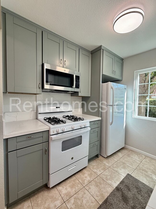 Building Photo - 10750 Aderman Ave