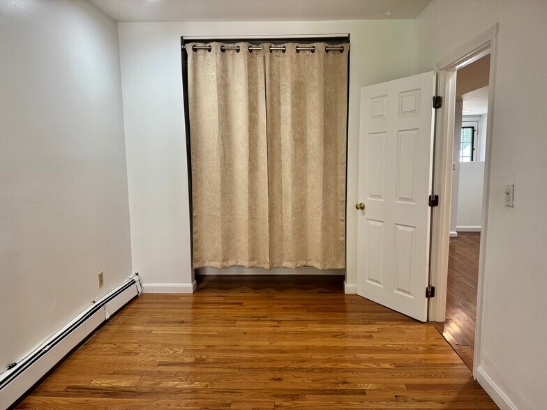 Building Photo - 390 Riverway