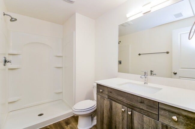 Building Photo - Modern 3 Bed, 2.5 Bath Pet-Friendly Home w...