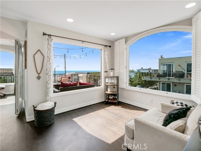 Building Photo - 300 16th St