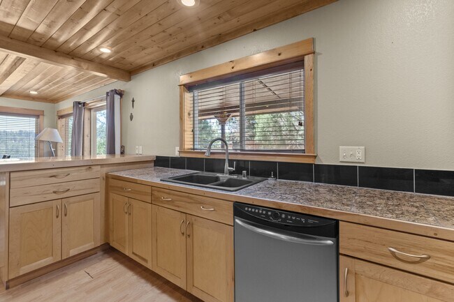 Building Photo - 307 Heath Dr