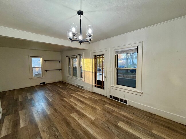 Building Photo - 3 Bed 1 Bath Single Family Home in Wausau - Now offering a 6 MONTH lease opportunity!