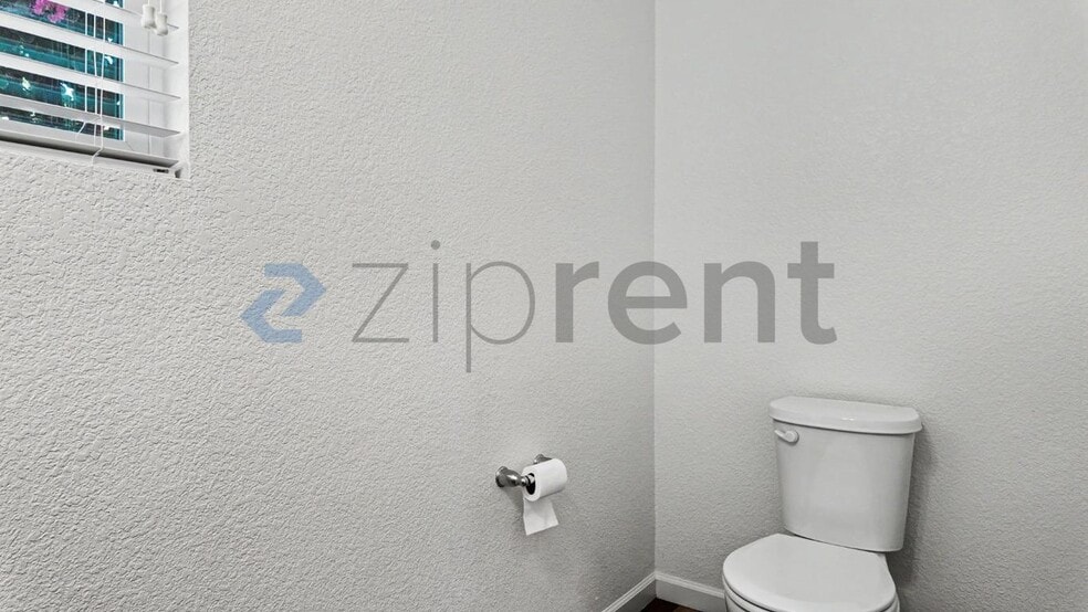 Building Photo - Unit
