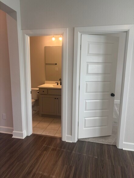Building Photo - 8625 Spindletop Dr