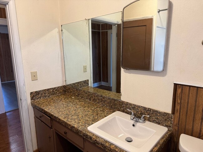 Building Photo - 5 Bed 2 Bath Home w/ 6.14 Acres In Iowa Park ISD.