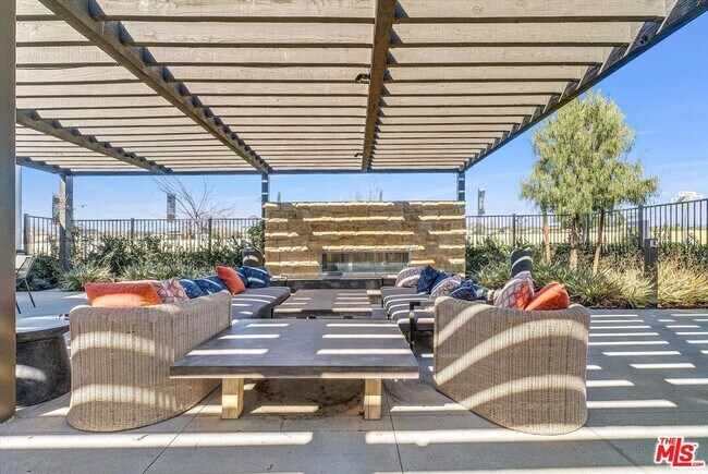 Building Photo - 4102 S Limecrest Paseo