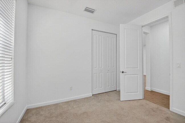 Building Photo - 4280 Buttonwood Dr