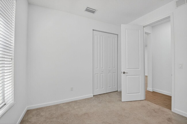 Building Photo - 4320 Buttonwood Dr