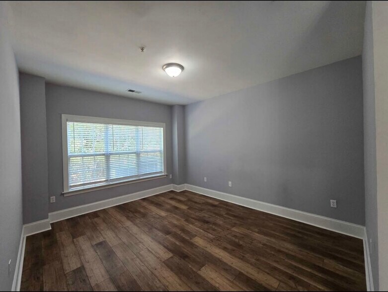 Building Photo - 118 Birch N Coppice Dr