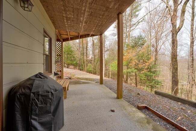 Building Photo - 325 White Water Run