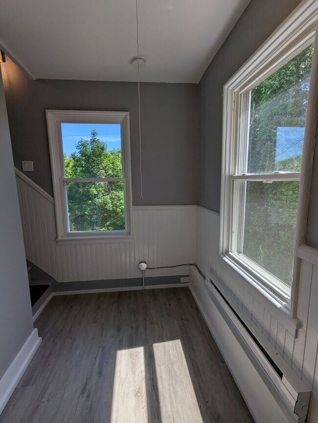 Building Photo - 9 Cataract St