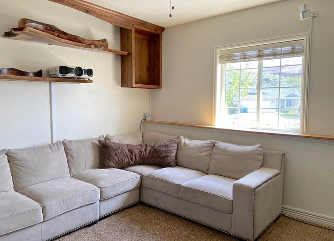 Building Photo - 3020 Silverfield Way