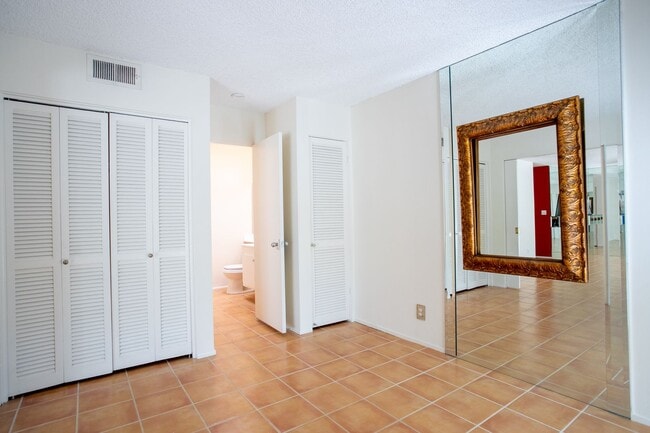 Building Photo - Mid-Century in Rancho Mirage!