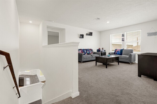 Building Photo - 5510 Blackbird Ln