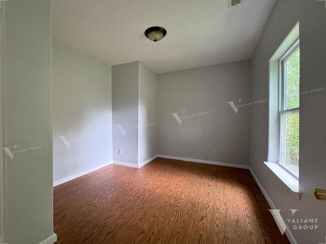 Building Photo - Cozy 3-Bedroom 1-Bathroom in Woodland Heig...