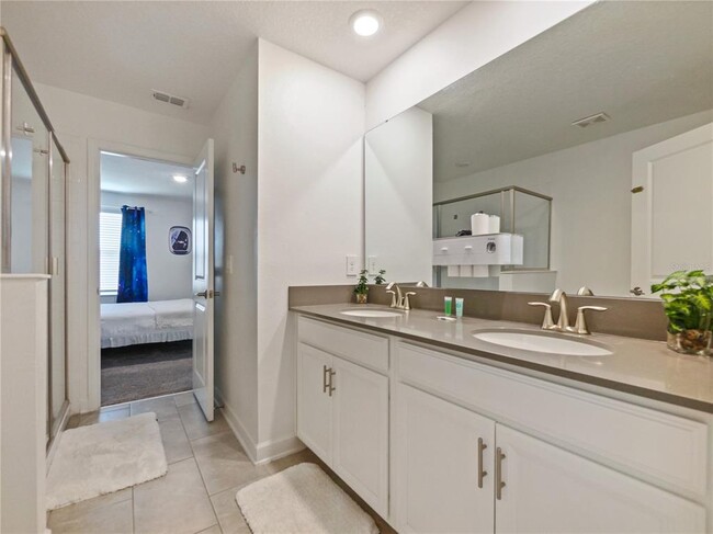 Building Photo - 9084 Sommerset Hills Dr