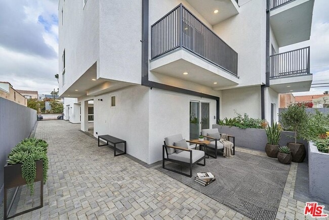 Building Photo - 1108 Queen Anne Pl