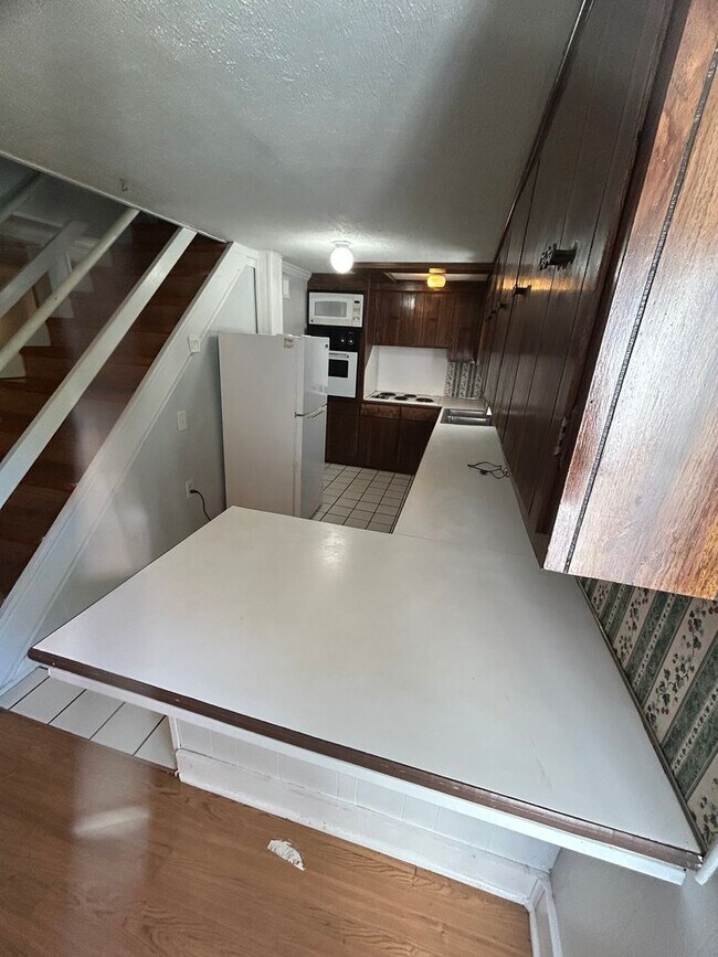 Building Photo - Beautiful 3 bed 3 bath home with finished ...