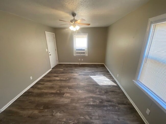 Building Photo - Central Park Apartments