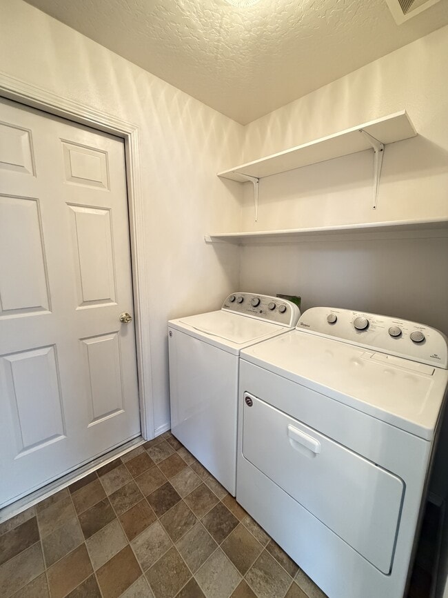 Building Photo - 2067 S Linda Vista Ave