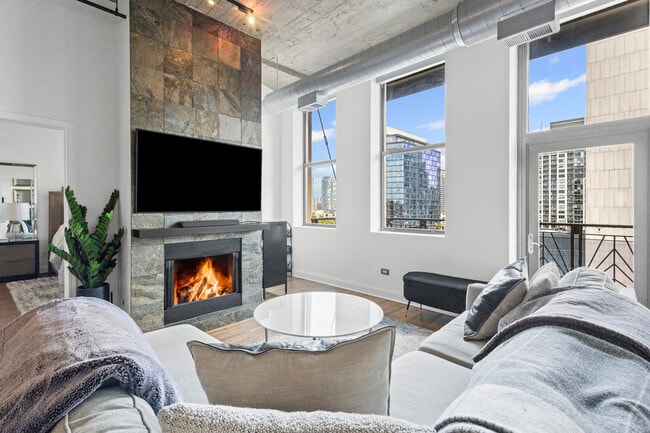 Building Photo - 758 N Larrabee St