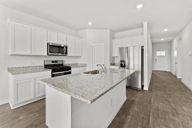 Building Photo - 411 Town Lk Bnd