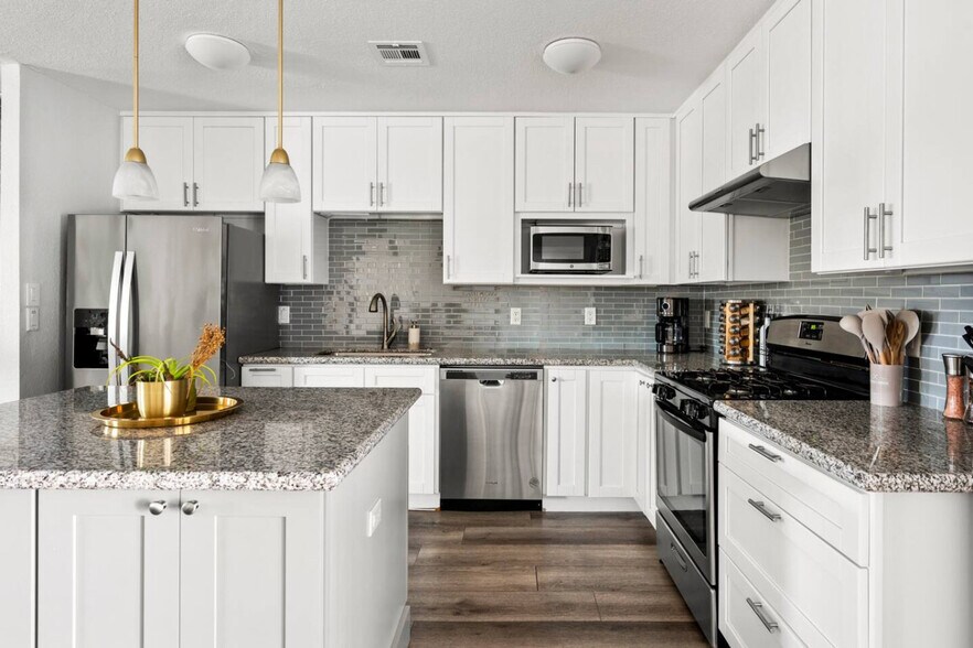 Building Photo - 2501 N 85th Pl