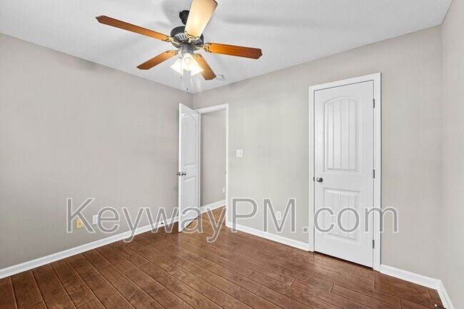 Building Photo - 823 Whispering Willow Ct