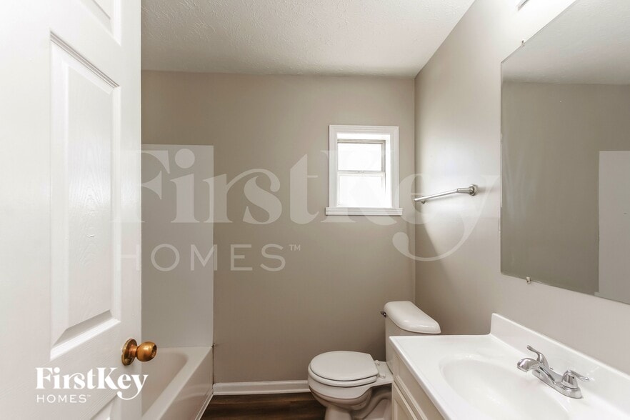 Building Photo - 1127 S Lockburn St