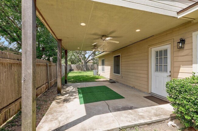 Building Photo - 8703 Weiser Dr