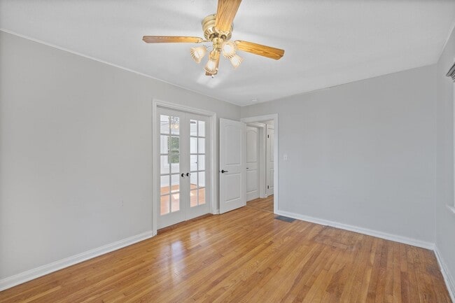 Building Photo - ANDERSON- Charming 4 bedroom 2 bath with fenced backyard