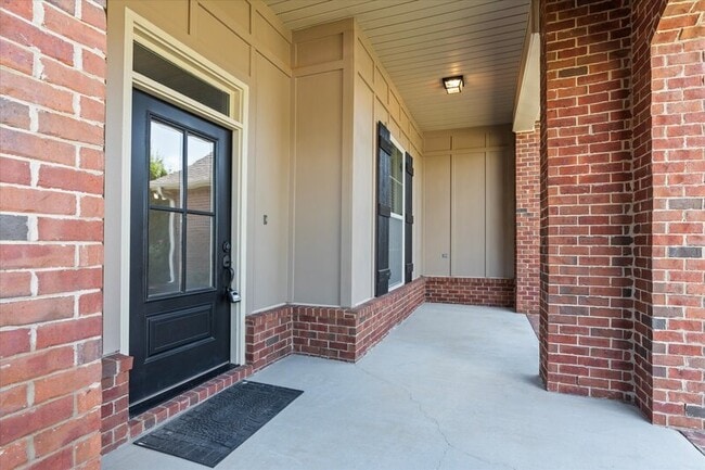 Building Photo - 121 Hilltop Ridge Dr