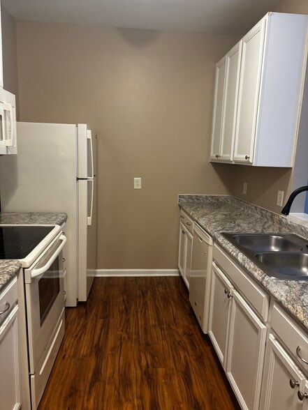 Building Photo - 8533 Kangaroo Ct