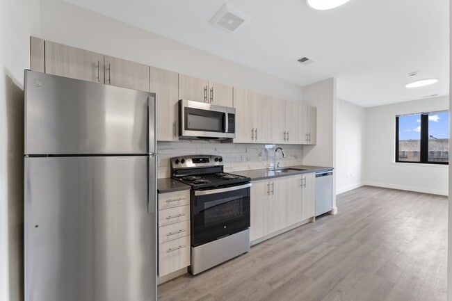 Building Photo - 49 S Day St