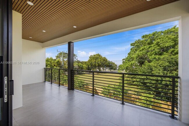 Building Photo - 1337 NE 13th Ave