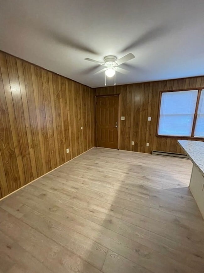 Building Photo - Must see this Adorable 1 bedroom 1 bath apartment . Located in Dallas