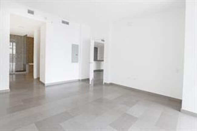 Building Photo - 88 SW 7th St