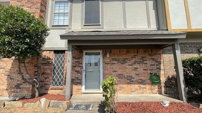 Building Photo - 2217 Roman Ct