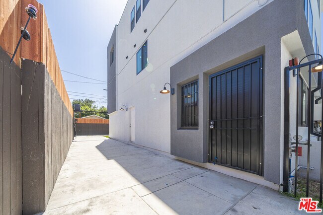 Building Photo - 4110 Normandie Ave