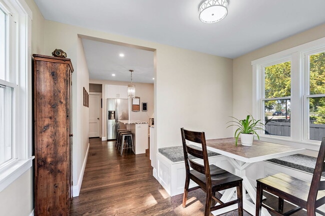 Building Photo - 639 Cumnor Ave