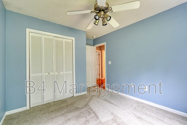 Building Photo - 208 Cotton Creek Dr