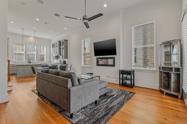 Building Photo - 10943 Grove Tree Ln