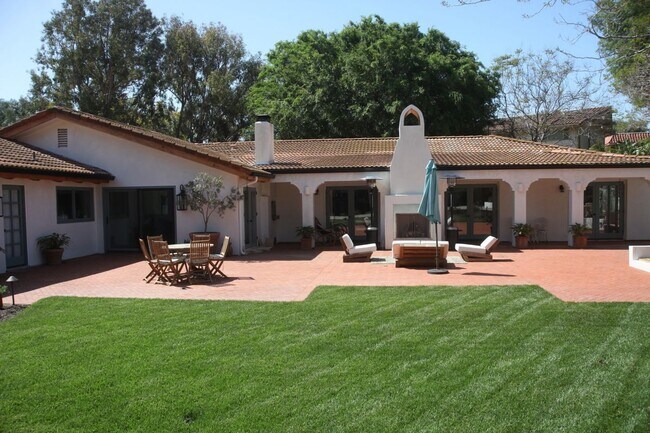 Building Photo - 2753 Redondo Cir