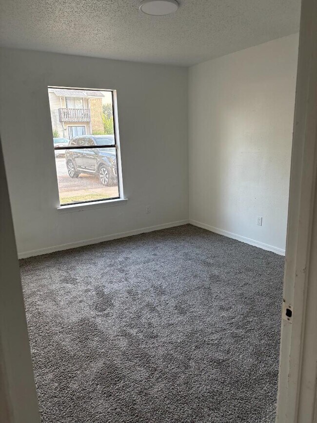 Building Photo - 1812 Meadowgreen Dr