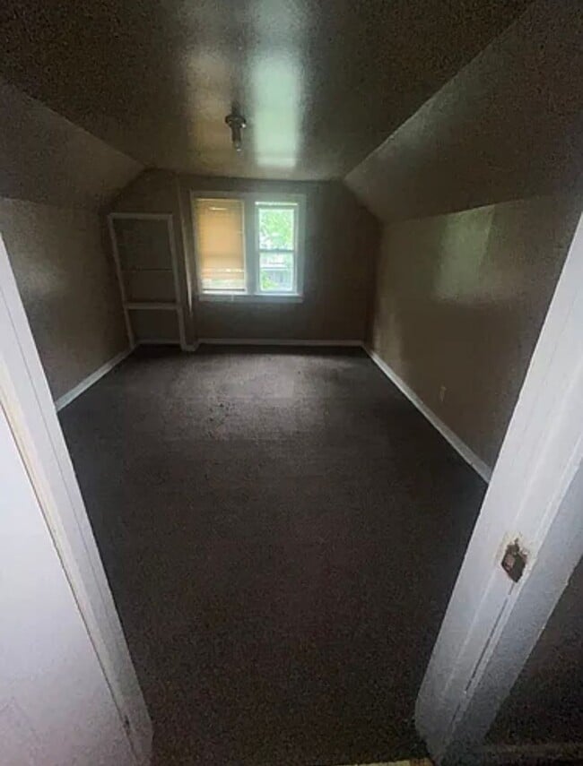 Building Photo - 3BEDRM SINGLE FAMILY HOME or DAYCARE AVAIL 6/1